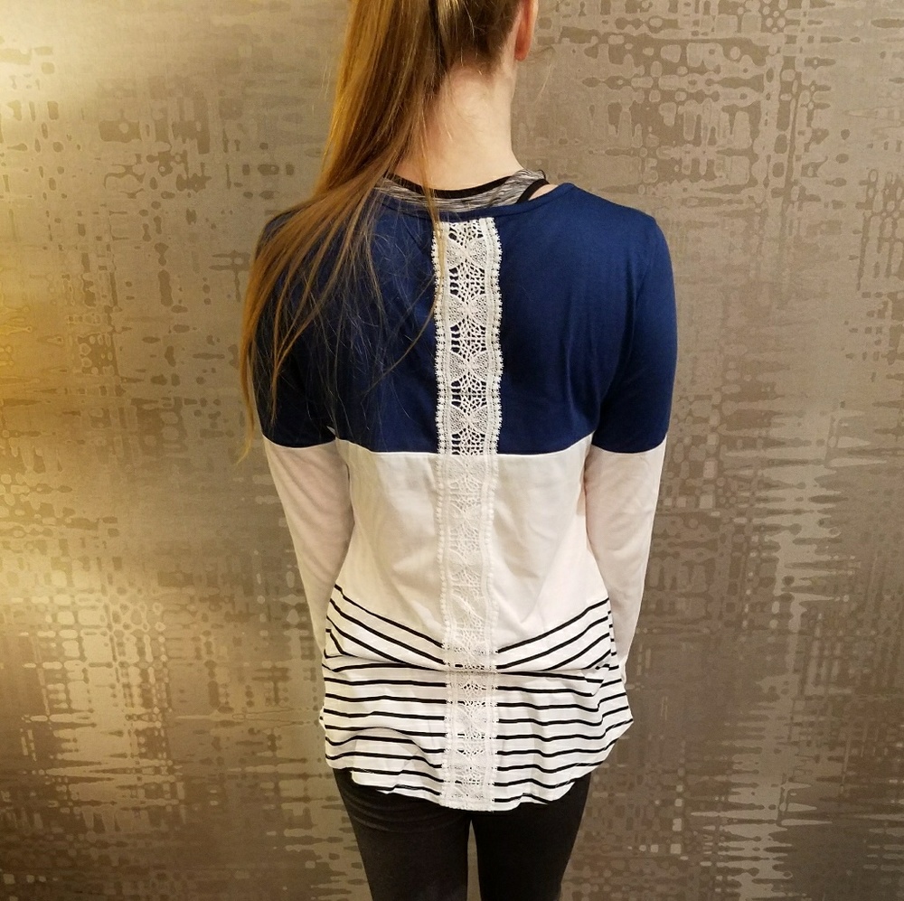 NWT Womens Back Lace Long Sleeve Blouse - Picture 2 of 6